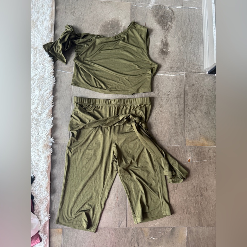 SHEIN Green Pant Set with Relaxed Fit and Elastic Waist